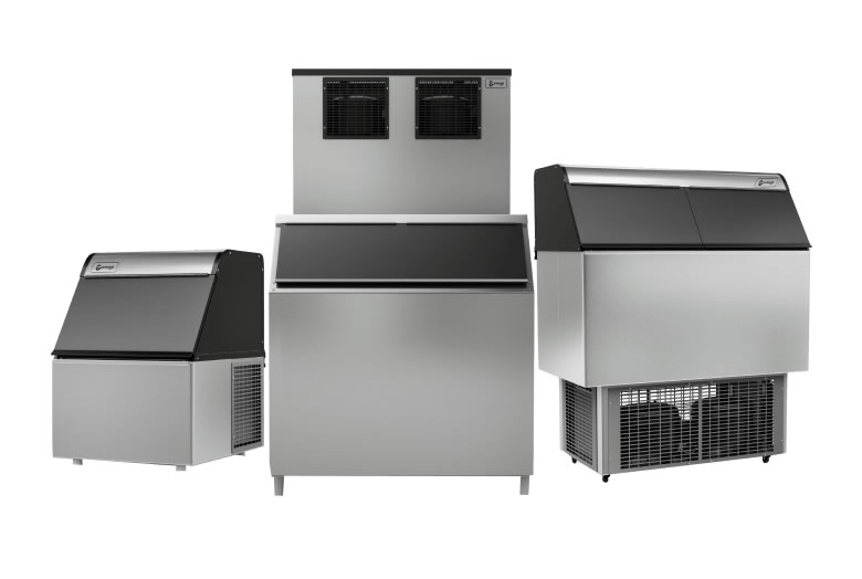 Três máquinas de gelo Everest da linha EGC em aço inox: compacta, unidade produtora M e modelo de piso